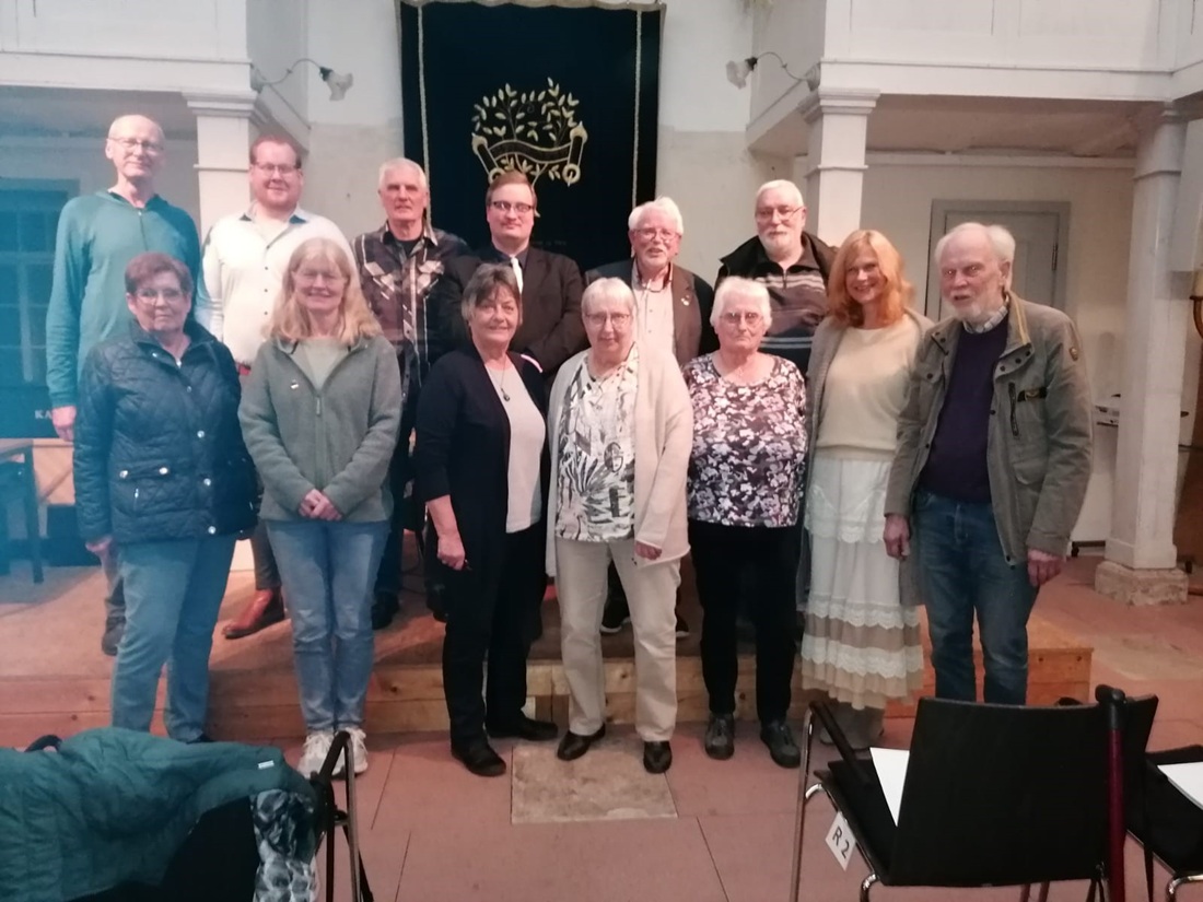 Gruppenbild in der Synagoge